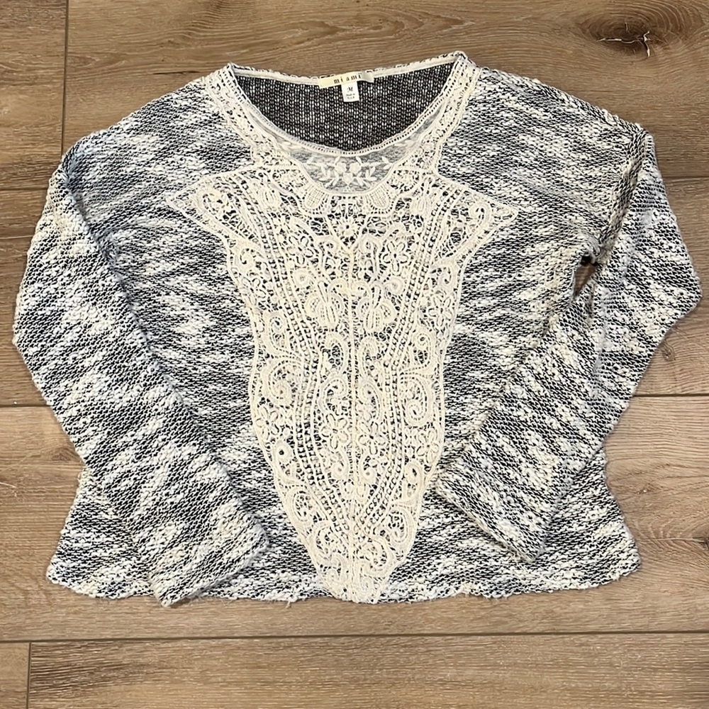 Francesca's Collections Gray Lace Front Lightweight Knit Sweater Women's Medium